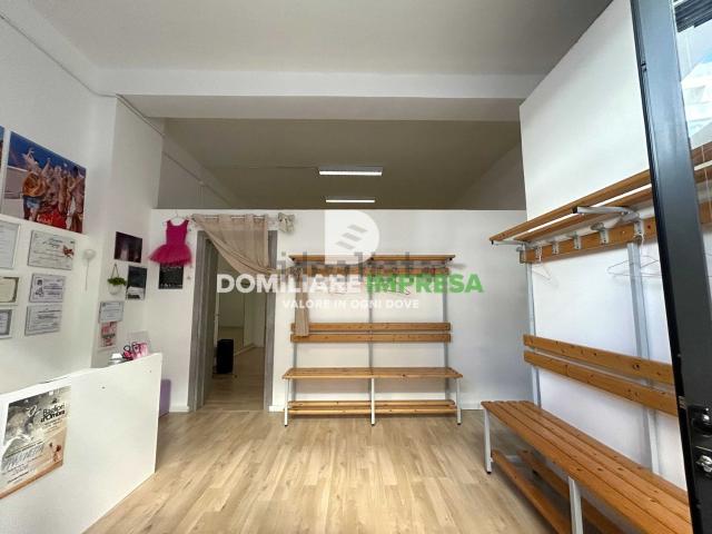 Locale Commerciale in affitto a Puglia, Lecce