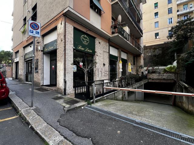 Locale Commerciale in affitto a Medio Levante, Serra Riccò