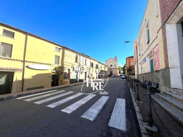 Locale Commerciale in affitto a Calabria, Cosenza