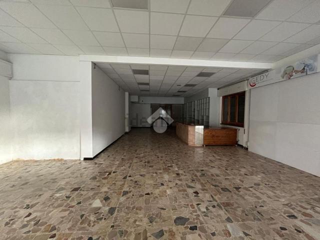 Locale Commerciale in affitto a San Salvatore, Cogorno