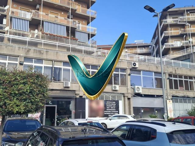 Locale Commerciale in affitto a Canalicchio, Tremestieri Etneo