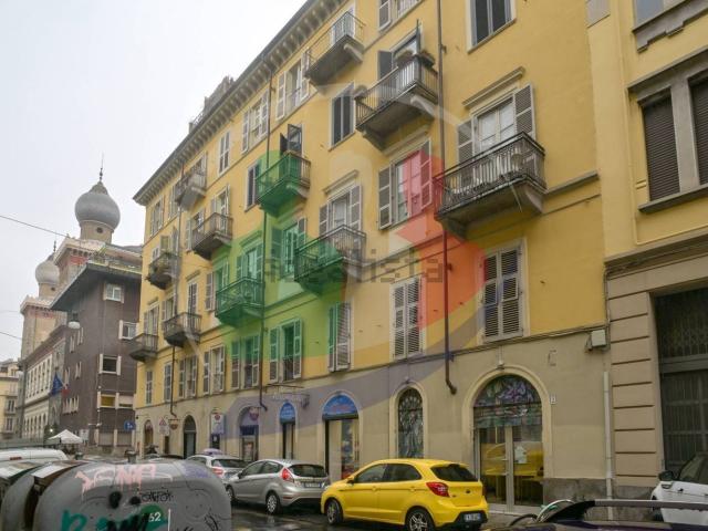 Locale Commerciale in affitto a Circoscrizione 8, Piemonte