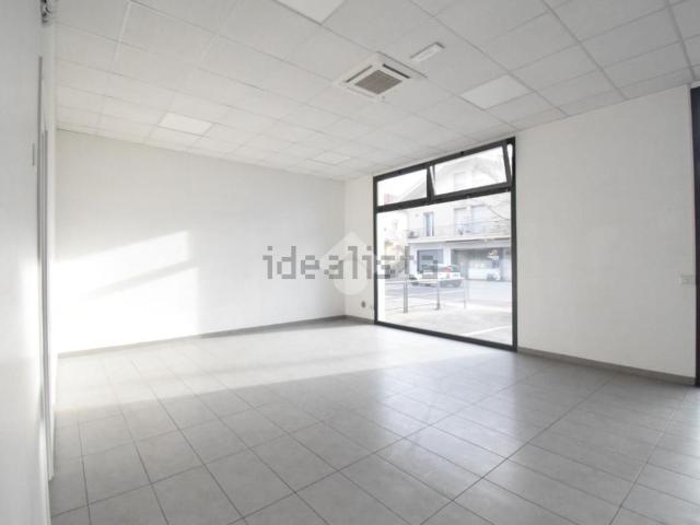 Locale Commerciale in affitto a San Lorenzo in Strada, Riccione