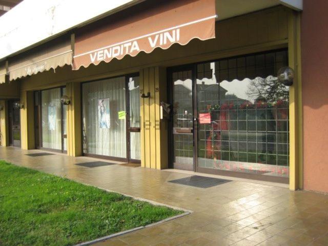 Locale Commerciale in affitto a Caselle, Selvazzano Dentro