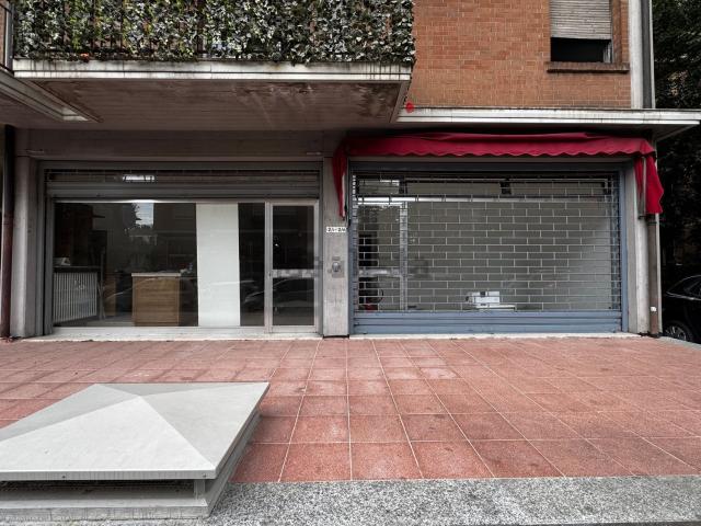 Locale Commerciale in affitto a Pablo, Sorbolo