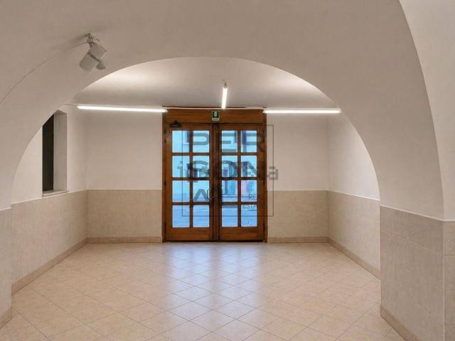 Locale Commerciale in affitto a Territorio Val d'Adige, Trento