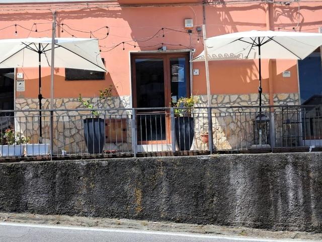 Locale Commerciale in affitto a Pellezzano, Campania