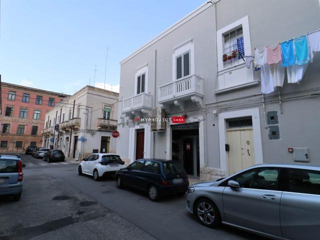 Locale Commerciale in affitto a Puglia, Taranto