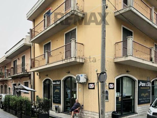 Locale Commerciale in affitto a Giarre, Sicilia