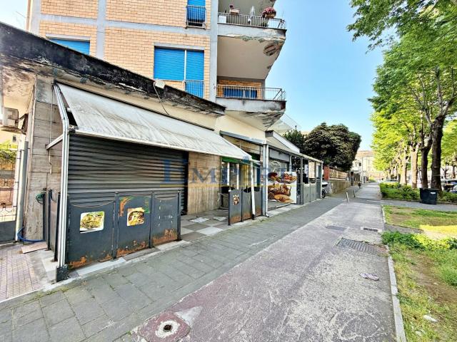 Locale Commerciale in affitto a Borgo San Lorenzo, Aversa