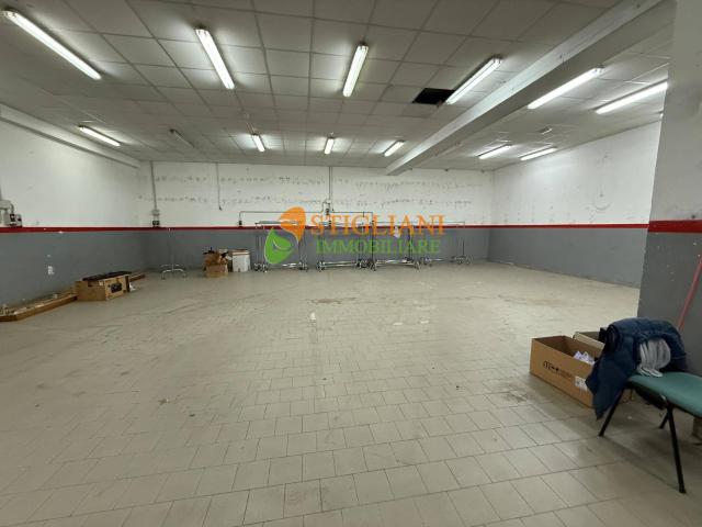 Locale Commerciale in vendita a Campobasso, Molise
