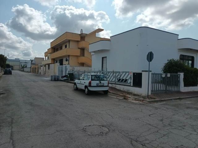 Locale Commerciale in vendita a Puglia, Brindisi