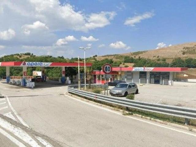 Locale Commerciale in vendita a Brienza, Potenza