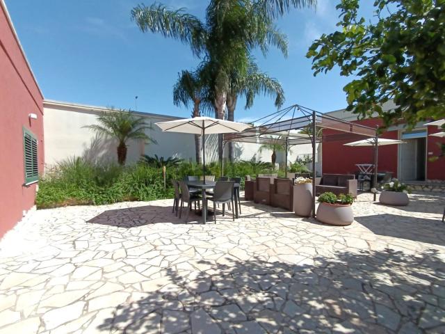 Locale Commerciale in vendita a Puglia, Lecce