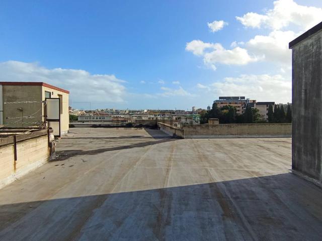 Locale Commerciale in vendita a Villa Doloretta, Cagliari