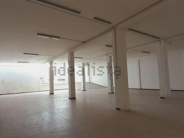 Locale Commerciale in vendita a Puglia, Lecce