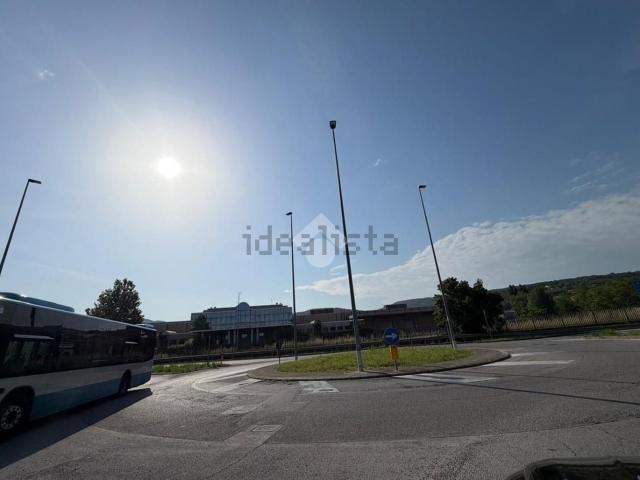 Locale Commerciale in vendita a Muggiò, Friuli-Venezia Giulia