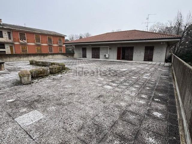 Locale Commerciale in vendita a Briosco, Lombardia