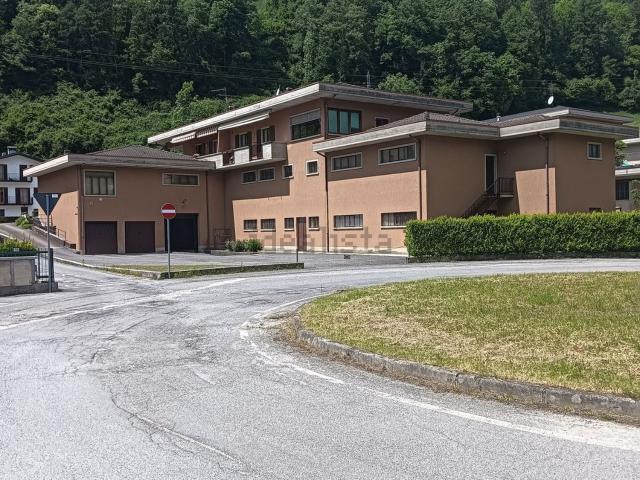 Locale Commerciale in vendita a Ardesio, Lombardia