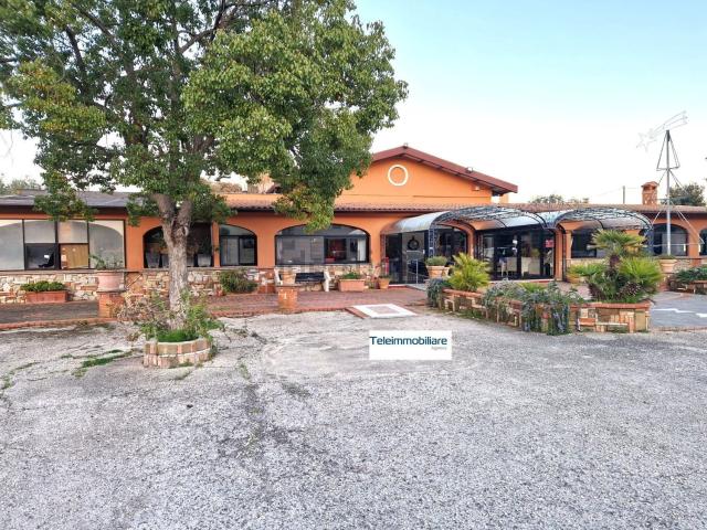 Locale Commerciale in vendita a Sabaudia, Lazio