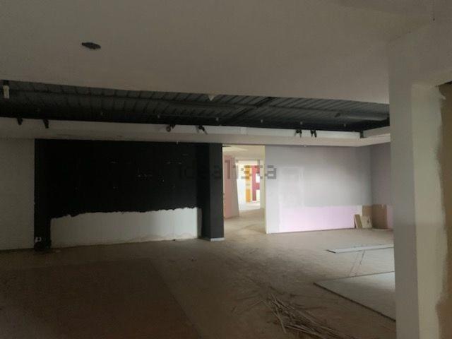 Locale Commerciale in vendita a Arezzo