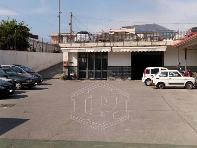 Locale Commerciale in vendita a Sant'Antonio, Torre Del Greco