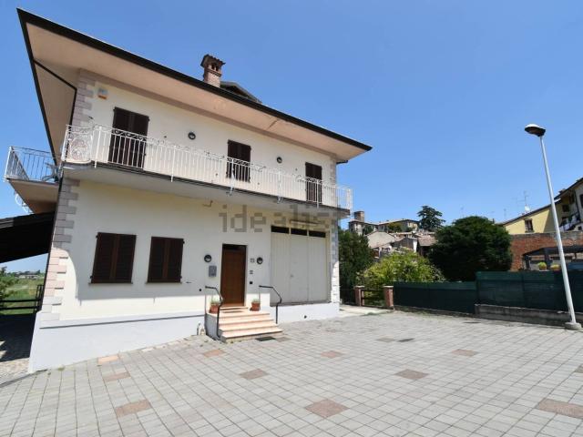 Locale Commerciale in vendita a Rovescala, Lombardia