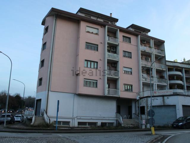 Locale Commerciale in vendita a Ponticelli, Benevento