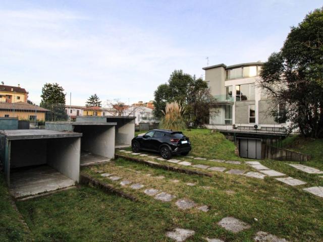 Locale Commerciale in vendita a San Rocco, Monza