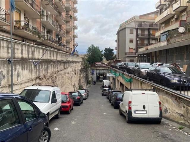Locale Commerciale in vendita a Monte Po-Nesima-San Leone-Rapisardi, Catania