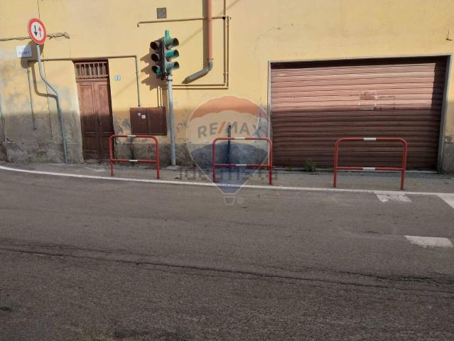 Locale Commerciale in vendita a Sesona, Vergiate