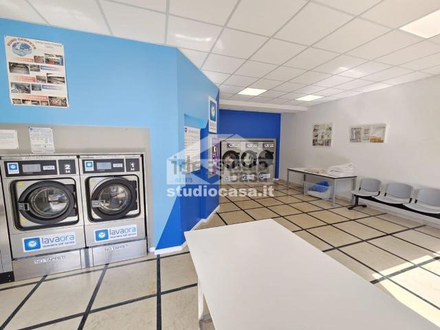 Locale Commerciale in vendita a Comunità della Vallagarina, Borgo Sacco