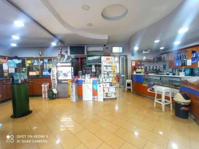 Locale Commerciale in vendita a Mariglianella, Campania