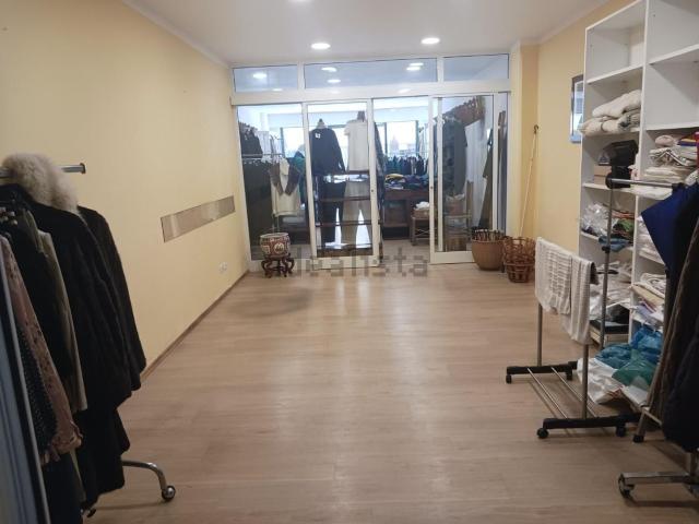 Locale Commerciale in vendita a Viareggio, Toscana