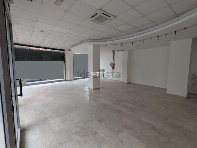 Locale Commerciale in vendita a Marche, Pesaro E Urbino
