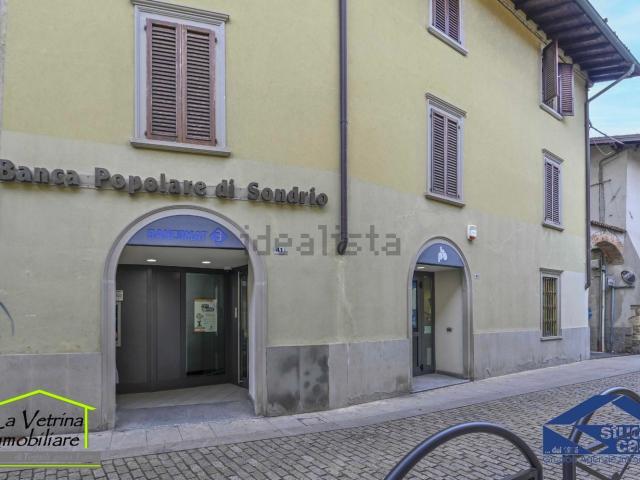 Locale Commerciale in vendita a Ghisalba, Lombardia