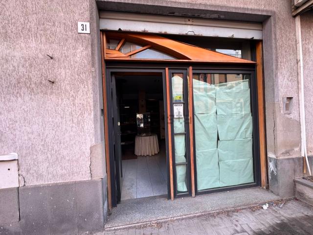 Locale Commerciale in vendita a Aci Sant'antonio, Sicilia