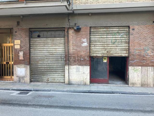 Locale Commerciale in vendita a Calabria, Cosenza