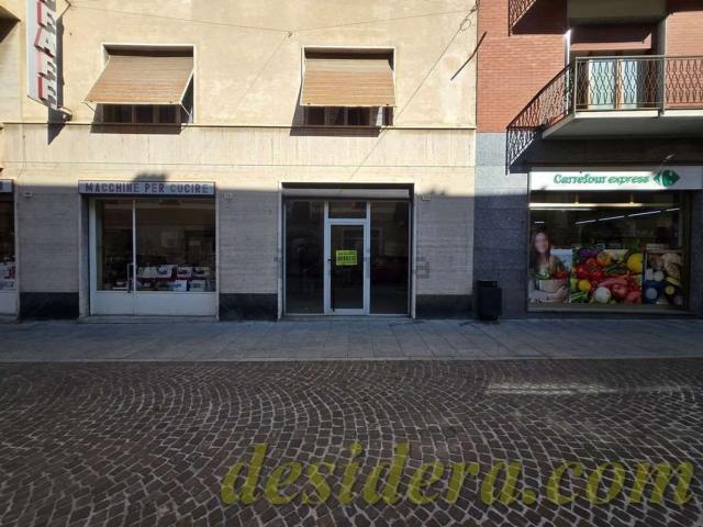 Locale Commerciale in vendita a Piemonte, Novara