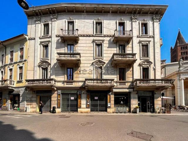 Locale Commerciale in vendita a Zona Castello, Cremona