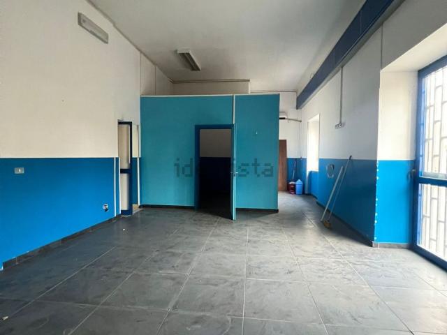 Locale Commerciale in vendita a Scisciano, Campania