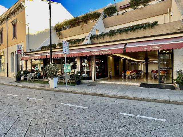 Locale Commerciale in vendita a San Pantaleo, Sardigna/Sardegna