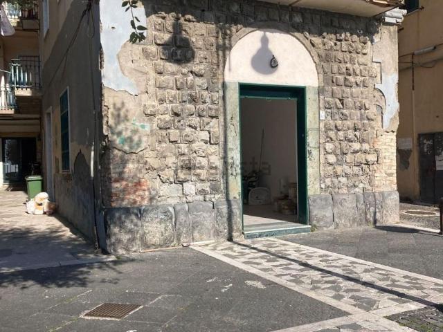 Locale Commerciale in vendita a Rione Ortodonico, Pozzuoli