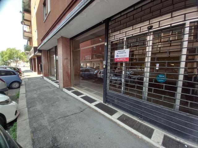 Locale Commerciale in vendita a Est, Brenzone