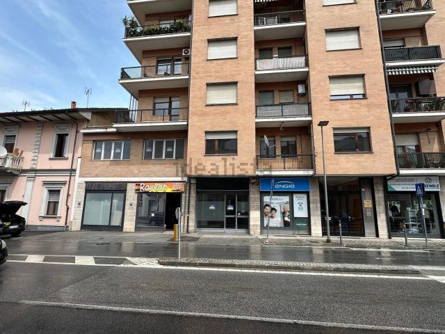 Locale Commerciale in vendita a Piemonte, Cuneo