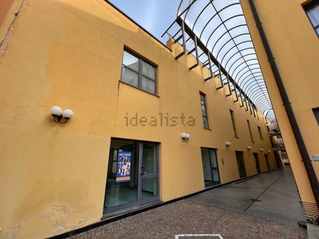 Locale Commerciale in vendita a Centro, Gallarate
