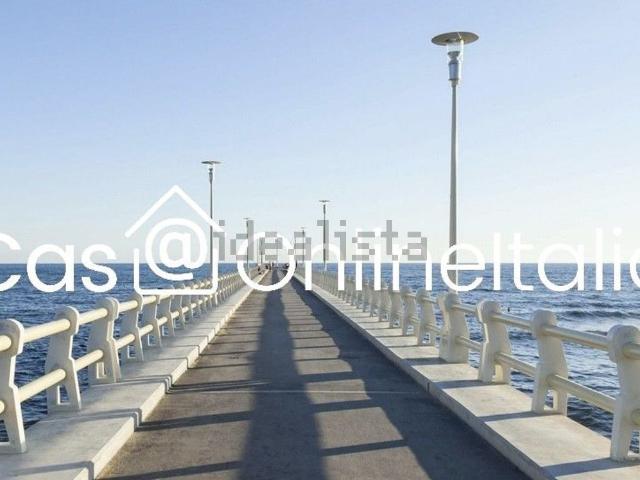 Locale Commerciale in vendita a Vittoria Apuana, Forte Dei Marmi