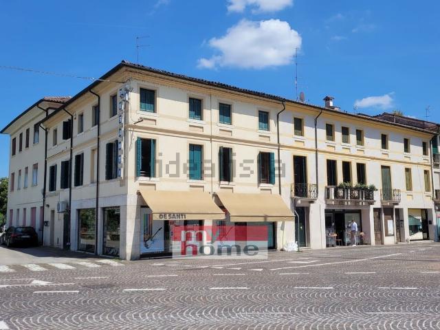 Locale Commerciale in vendita a Castelfranco Veneto, Veneto