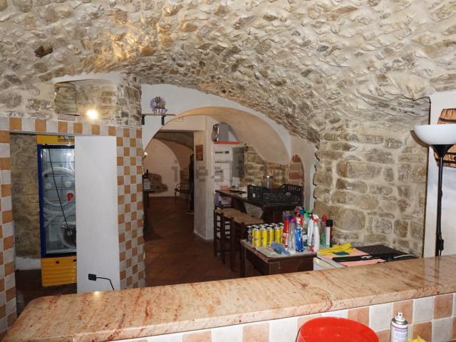 Locale Commerciale in vendita a San Biagio Della Cima, Liguria