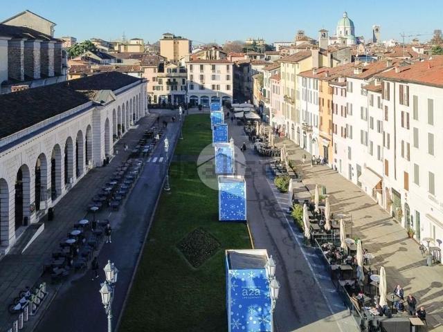 Locale Commerciale in vendita a Zona Centro, Brescia